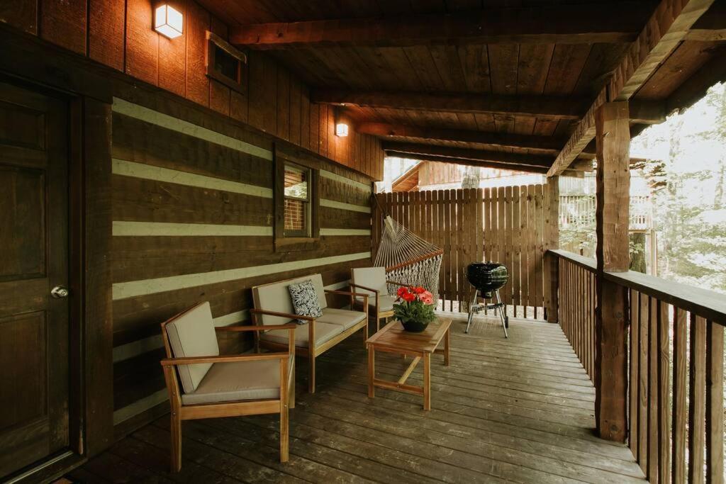 סביירוויל Southern Oak Cabin - Newly Remodeled - Close To All Attractions מראה חיצוני תמונה